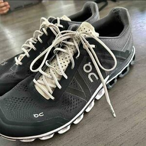 On Cloud Cloudflow Running Sneakers Tennis Shoes Women 9.5 or Men 8